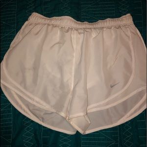 NIKE WHITE SHORTS